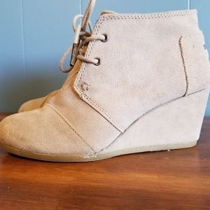 Toms Desert Taupe suede bootie